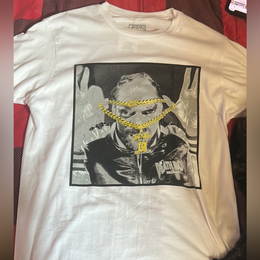 Crooks & Castles: Snoop-dogg x Death row records chain tee.